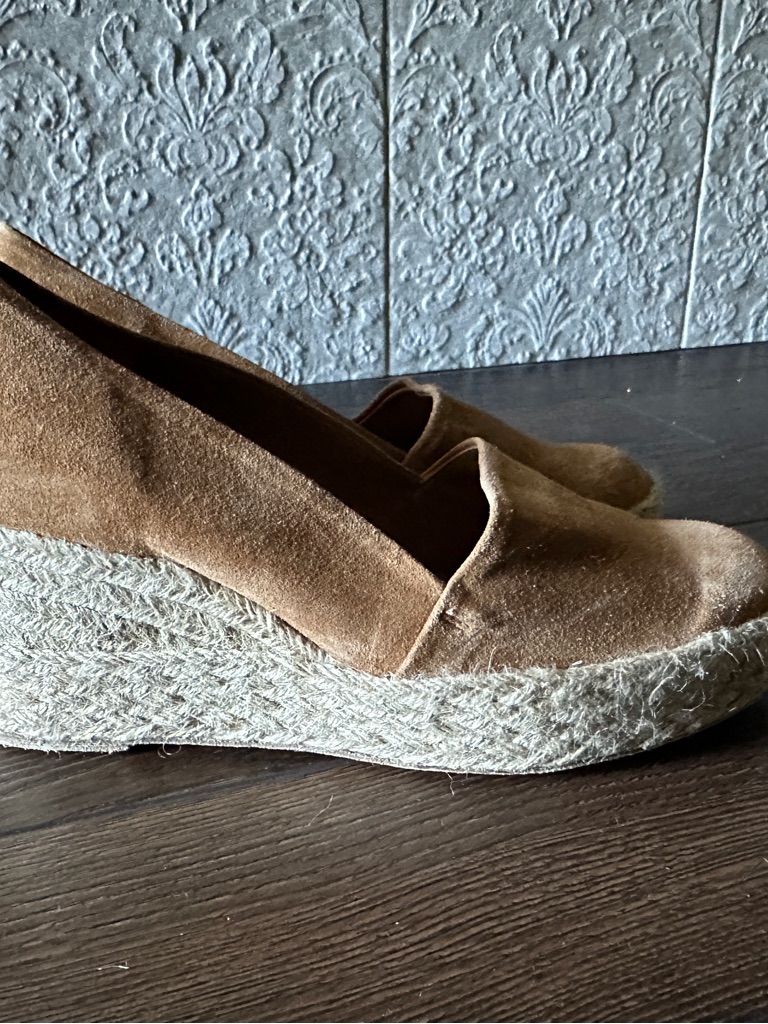Andre Assous Tan Suede Espadrille Wedge Slip-On, Women’s 7. Made In Spain.